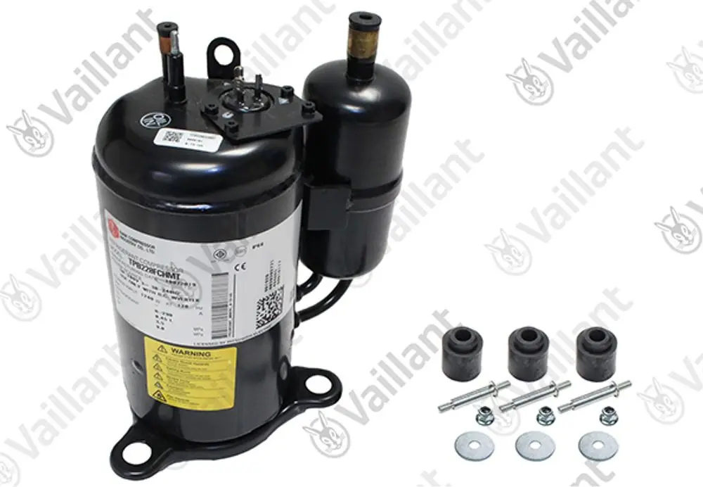Vaillant Kompressor in schwarzer Ausführung, ausgestattet mit Anschlussleitungen und Montagematerial. Ansicht von vorne mit deutlich sichtbaren Komponenten.
